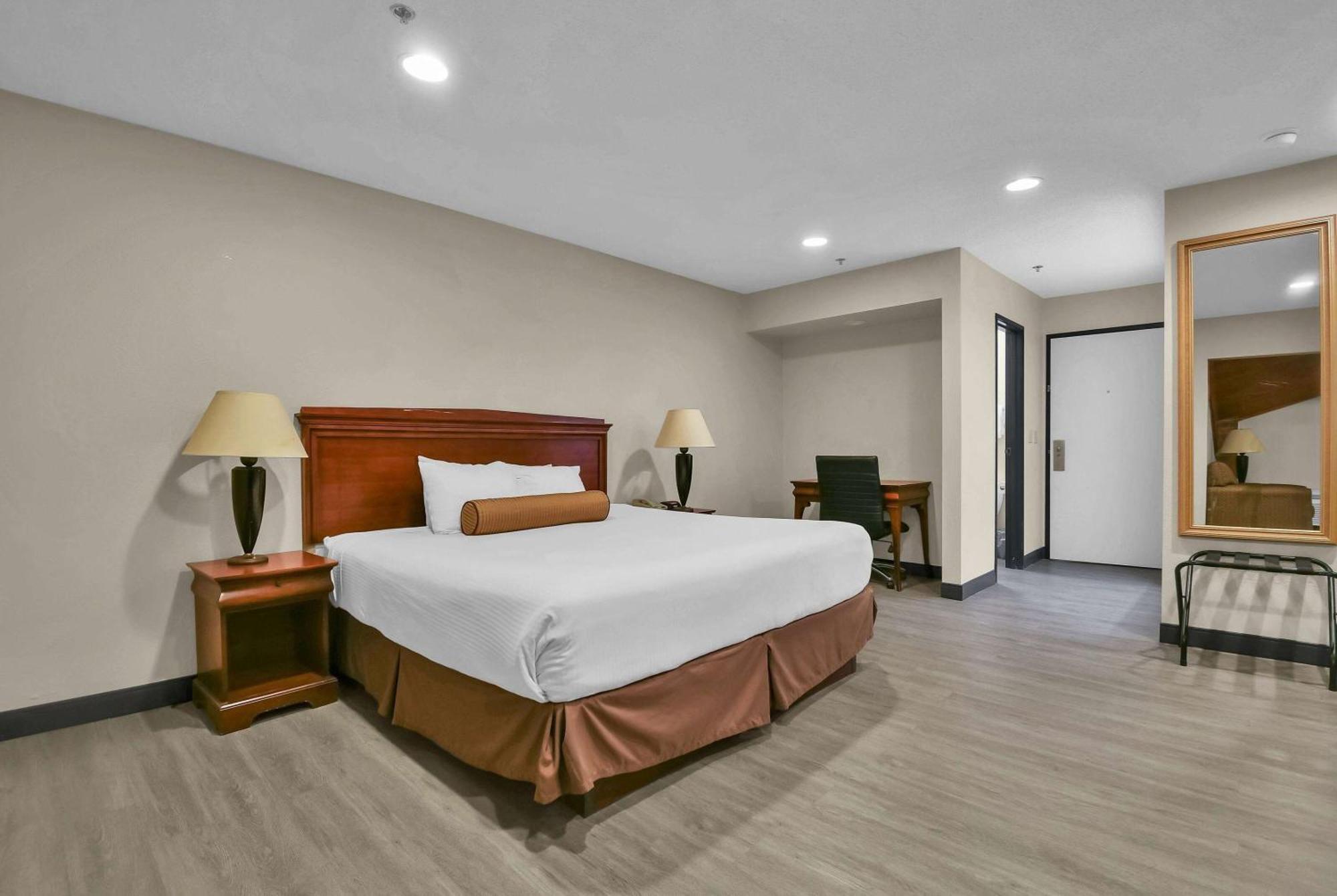 Baymont By Wyndham Zanesville Bagian luar foto
