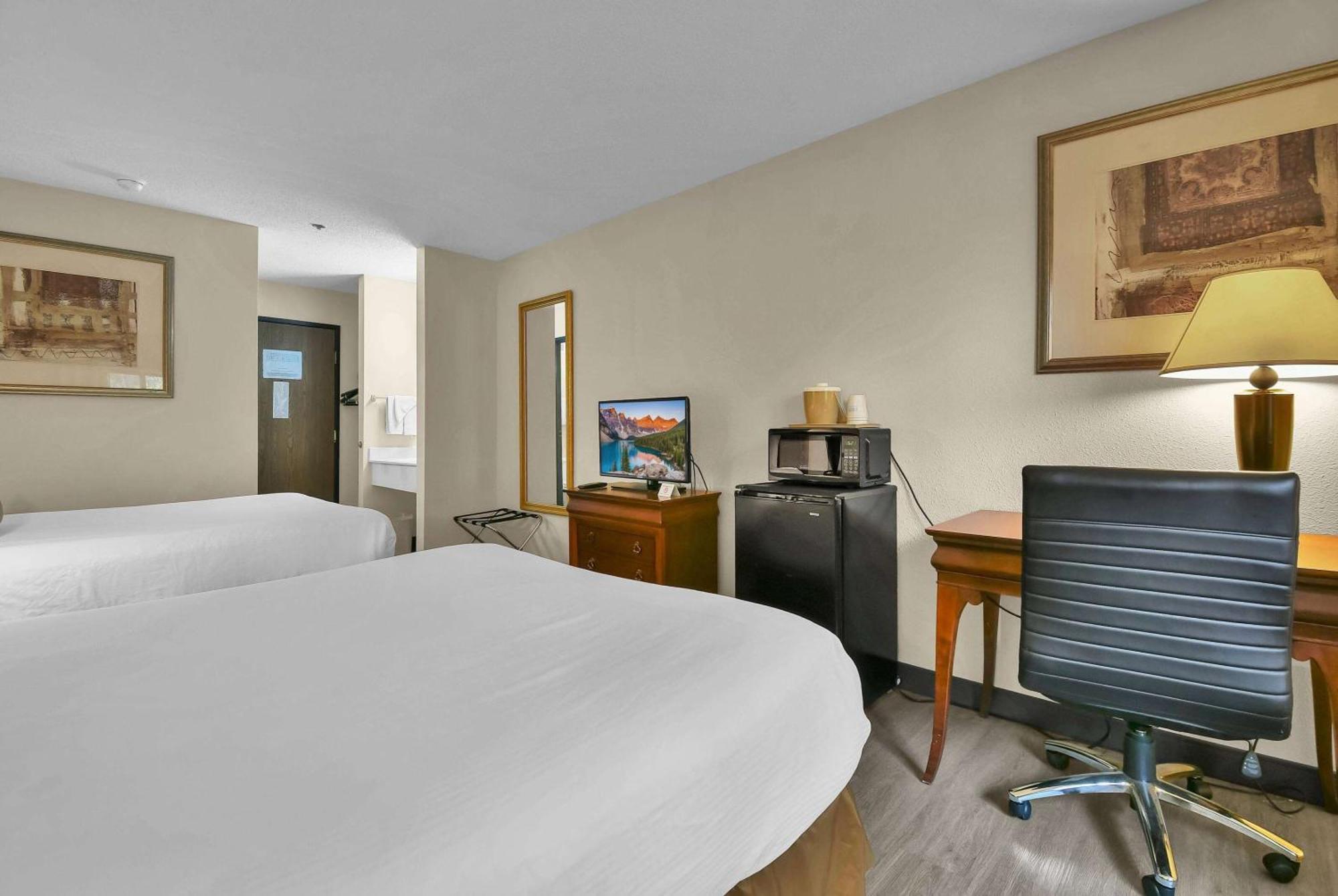 Baymont By Wyndham Zanesville Bagian luar foto