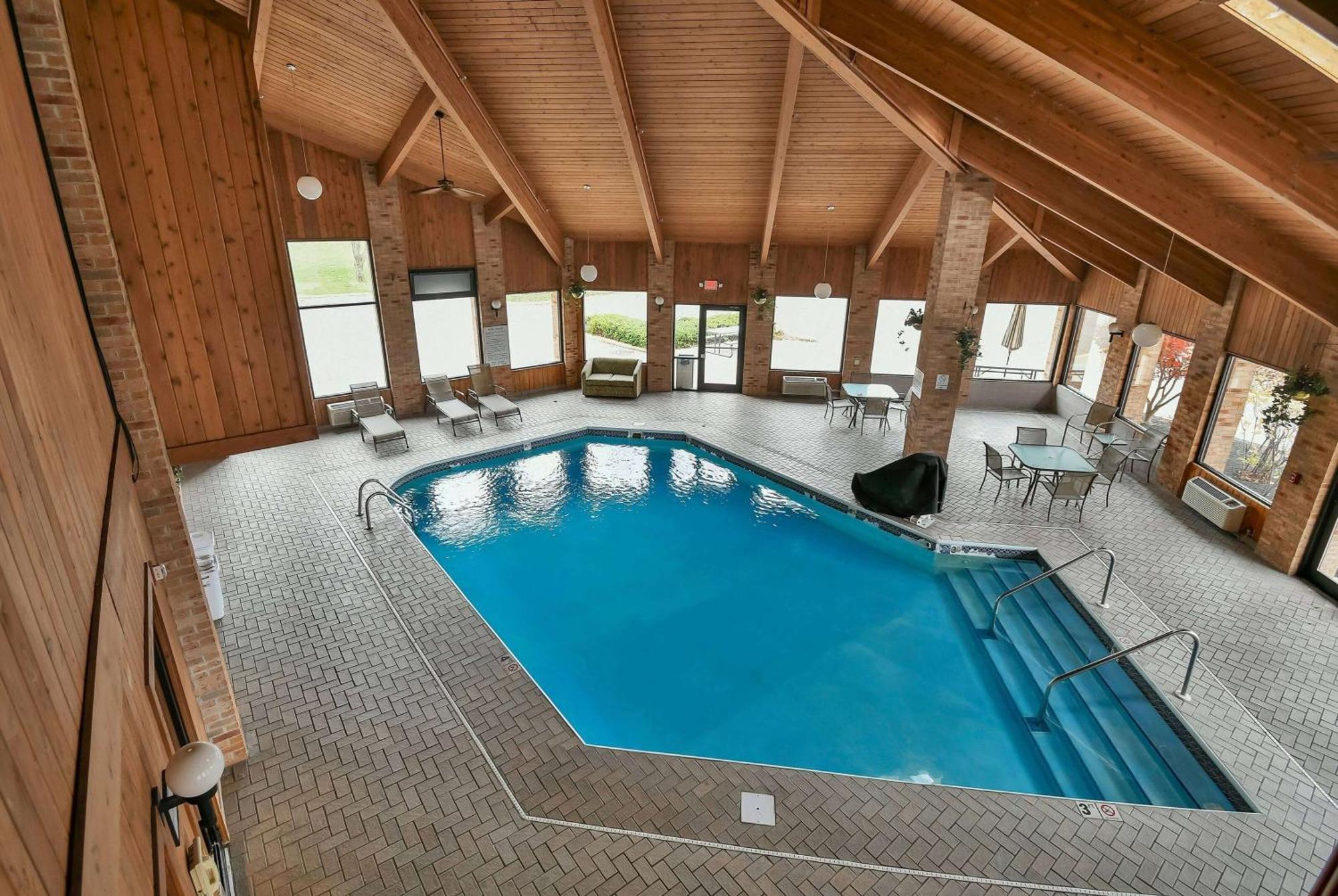 Baymont By Wyndham Zanesville Bagian luar foto