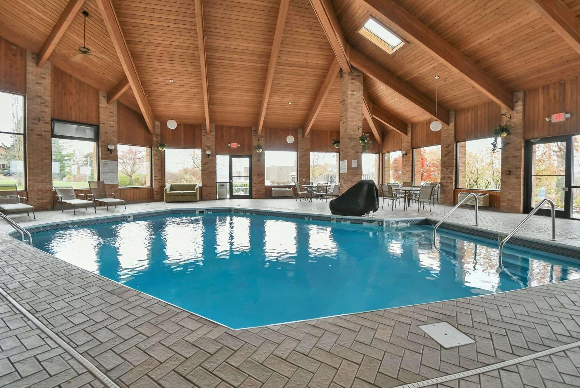 Baymont By Wyndham Zanesville Bagian luar foto