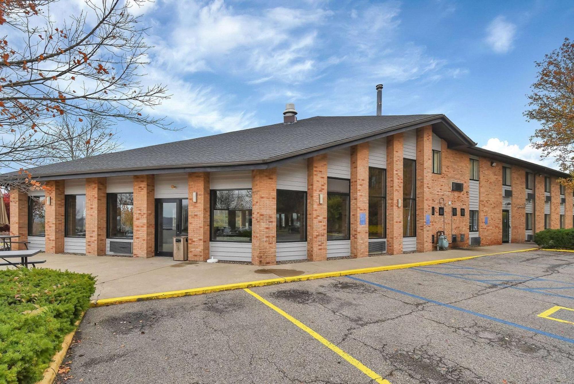 Baymont By Wyndham Zanesville Bagian luar foto