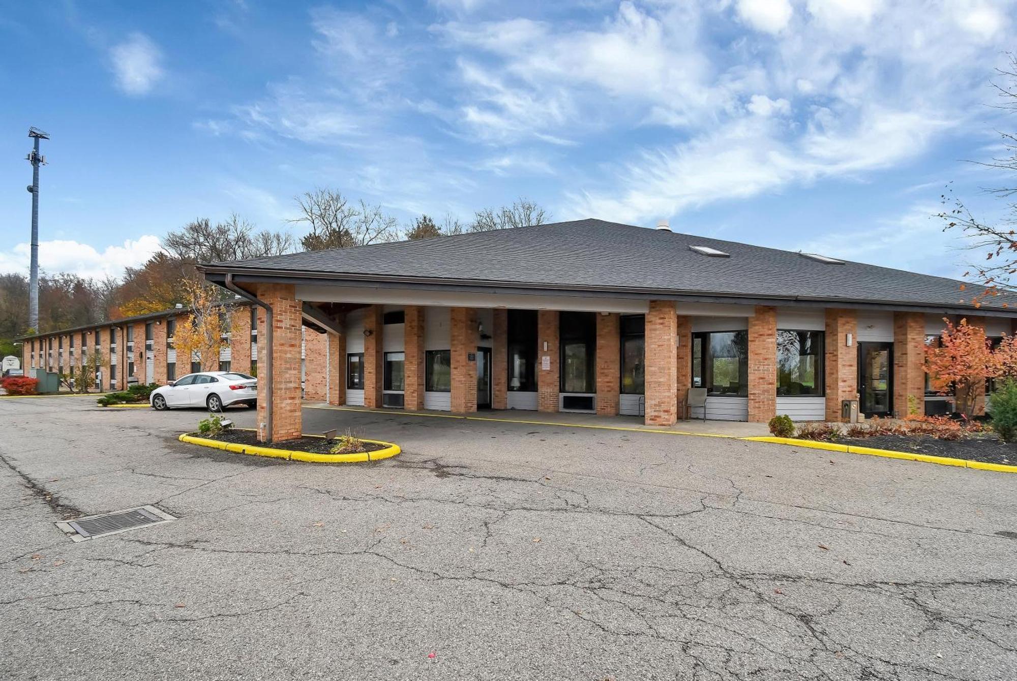 Baymont By Wyndham Zanesville Bagian luar foto